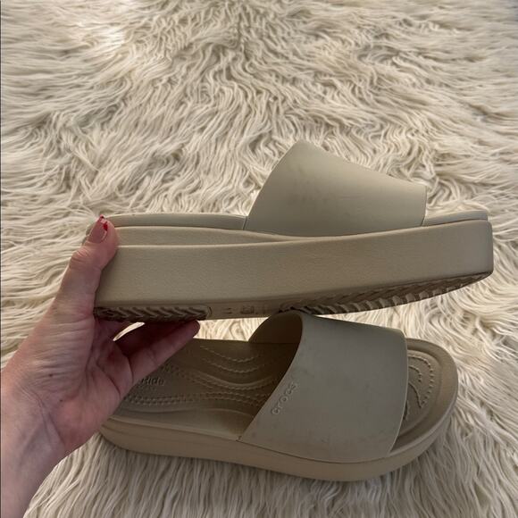 Crocs Brooklyn Slide in Bone - Picture 11 of 12